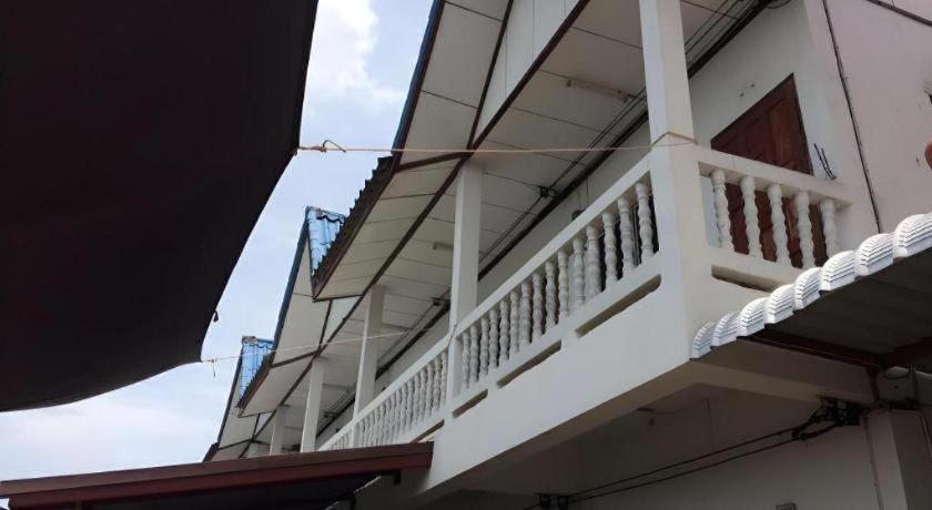 Chainarong Road Nakhon Ratchasima Exterior photo